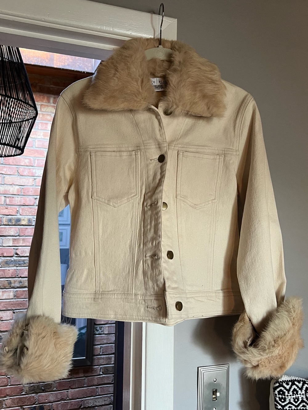 WHITE HOUSE BLACK MARKET Vintage Tan Fur Collar Cotton Denim jacket. Small.